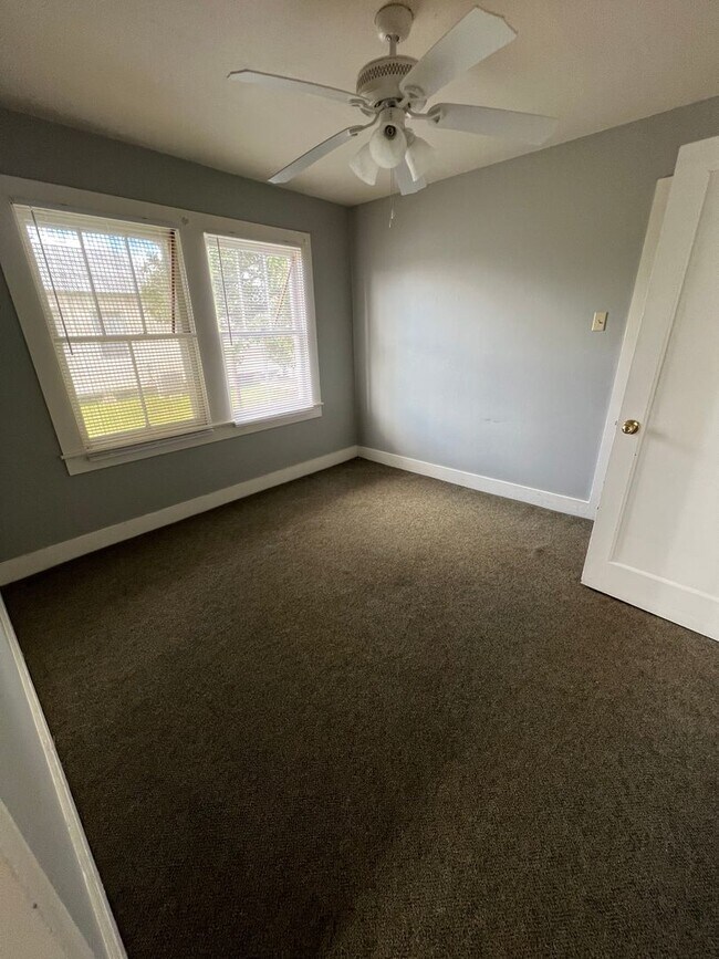 Building Photo - Cute, bayouside, 3-bedroom home