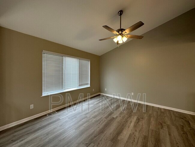 Building Photo - 219 Sandalwood Dr