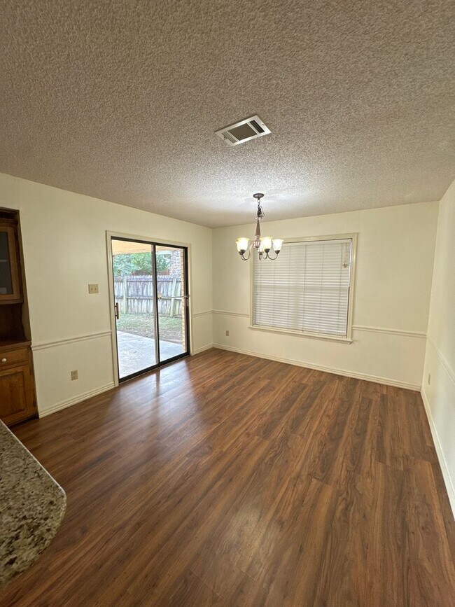 Building Photo - 9515 Kingswalk St