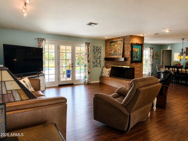 Building Photo - 7026 E Sunnyside Dr
