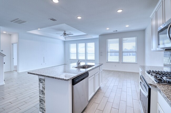 Building Photo - 8106 Royal Palm Ct