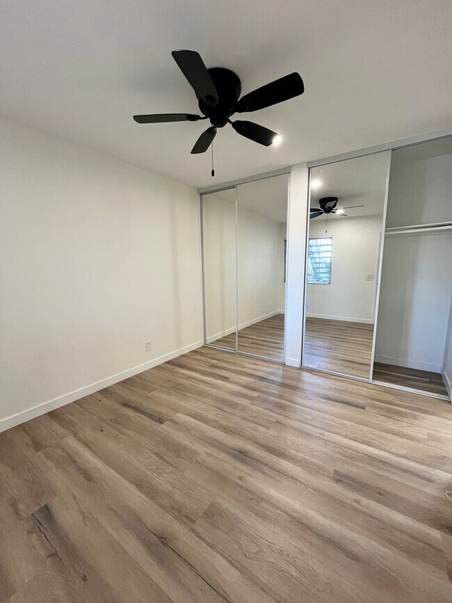 Building Photo - PRICE REDUCED!  Remodeled Ground Level Condo in MV!