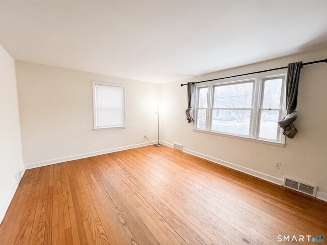 Building Photo - 458 Meadowside Rd