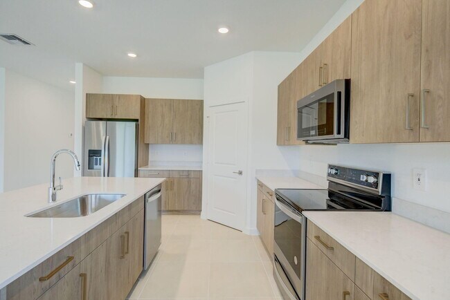 Building Photo - 5946 SE Sky Blue Cir