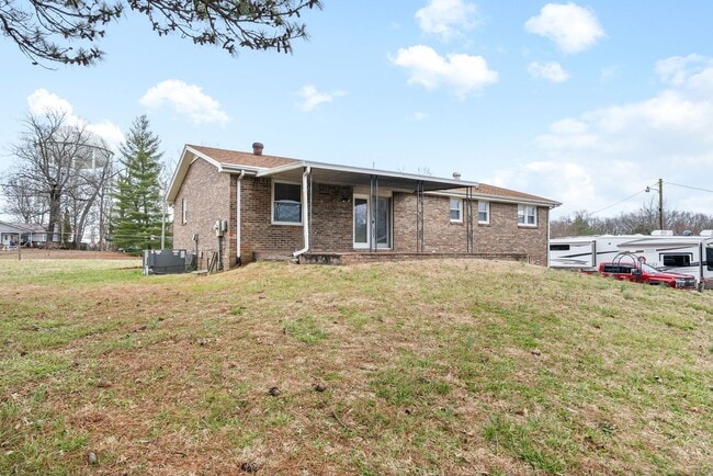 Building Photo - 3 Bedroom Pet Friendly Home For Rent With Finished Basement!