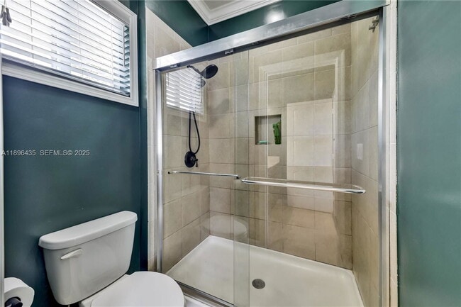 Building Photo - 346 NE 47th Pl