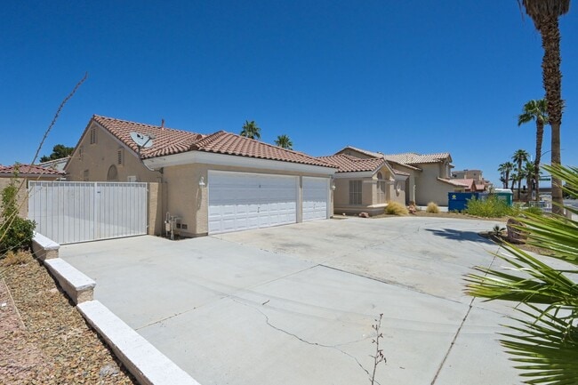 Building Photo - SE!! 4 Bedrooms!! Single Story!! NO HOA!! 3 Car Garage!!! Pool!!! Spa!!! RV Parking!!! Low mainte...