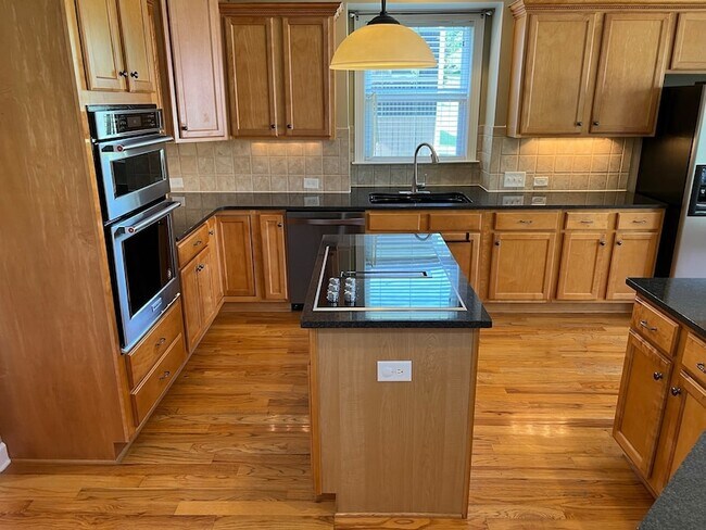 Building Photo - 337 Shadow Creek Dr