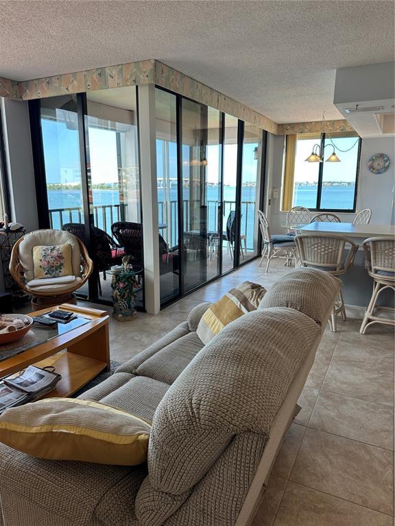 Building Photo - 6295 Bahia Del Mar Cir