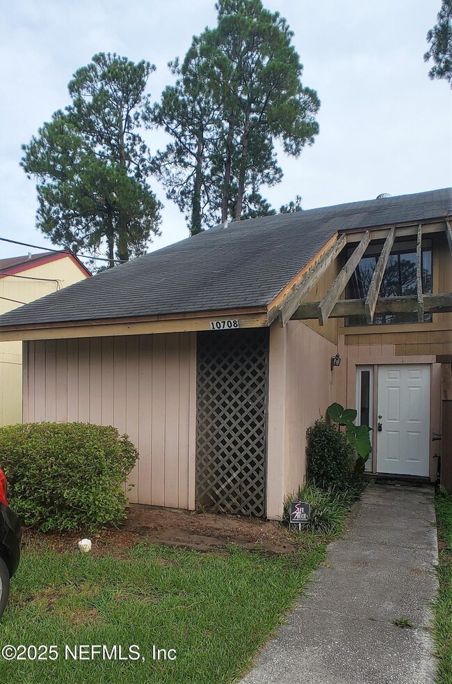 Primary Photo - 10708 Alden Rd