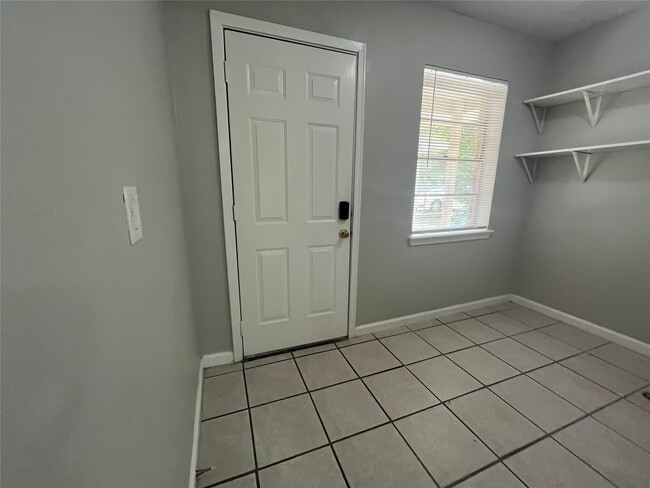 Building Photo - 2402 Fawnwood Ln