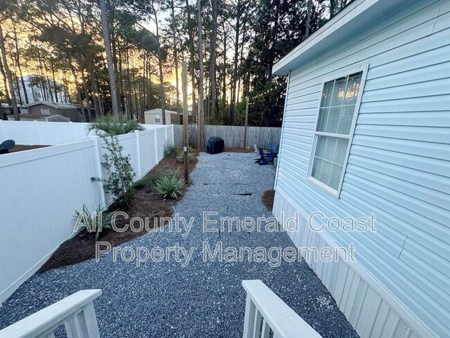 Building Photo - 444 Montigo Ave N