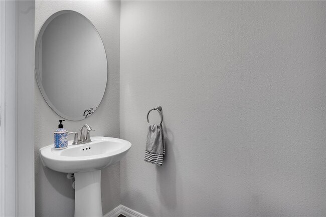 Building Photo - 2915 Grand Kemerton Pl