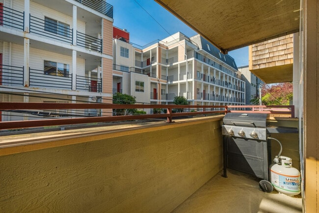 Building Photo - 931 N 35th St