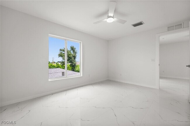 Building Photo - 721 SW 30th Terrace