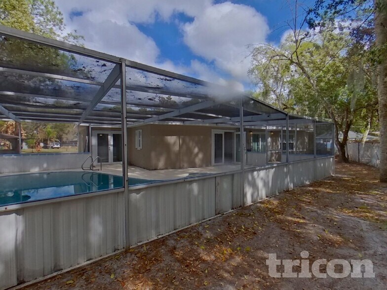 Building Photo - 2406 Decottes Ave