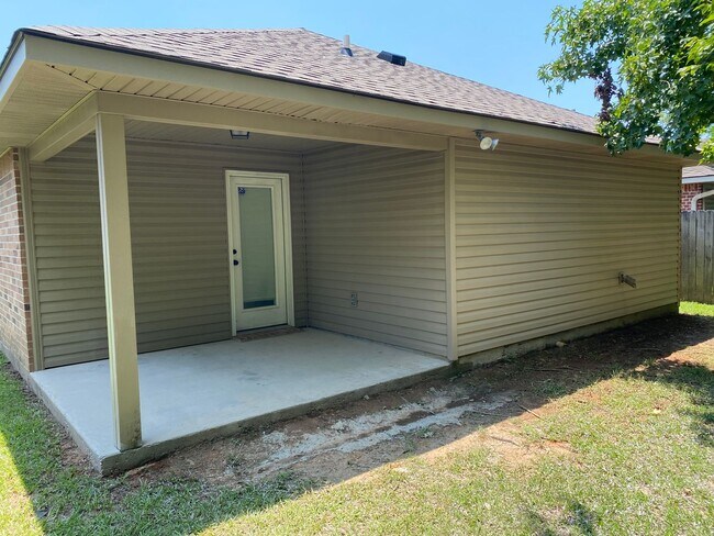 Building Photo - 14621 Madison Ln