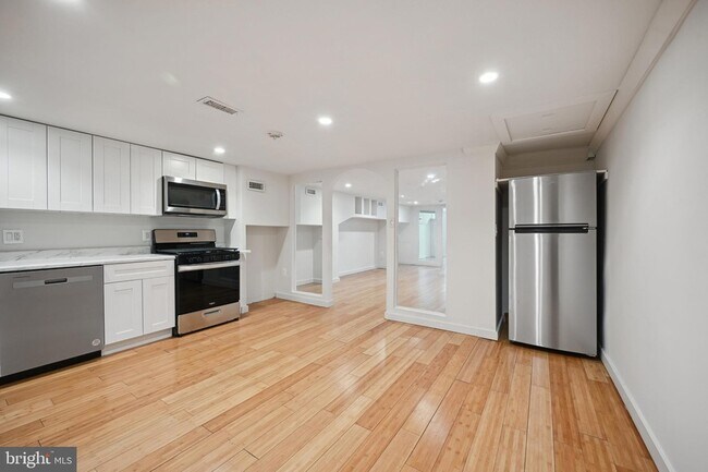 Building Photo - 1308 18th St NW