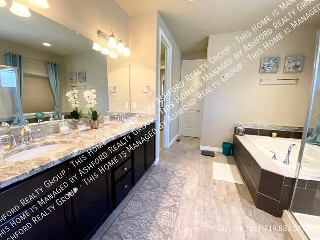 Building Photo - 7215 Rim Bluff Ln