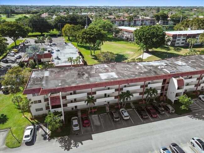 Building Photo - 811 S Hollybrook Dr