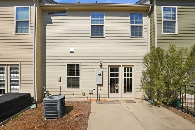 Building Photo - 3 Bed/2.5 Bath Townhouse for RENT!