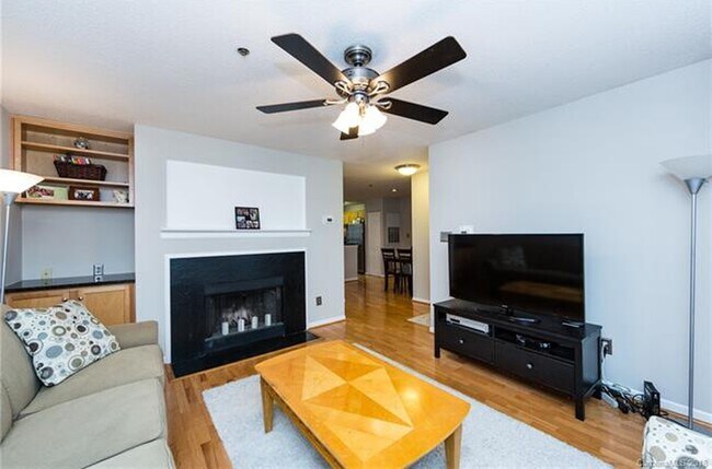 Building Photo - 525 Olmsted Park Plz