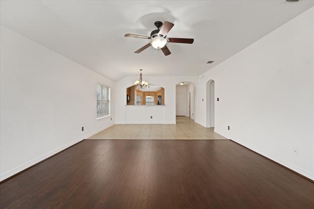 Building Photo - 300 Bluefinch Dr