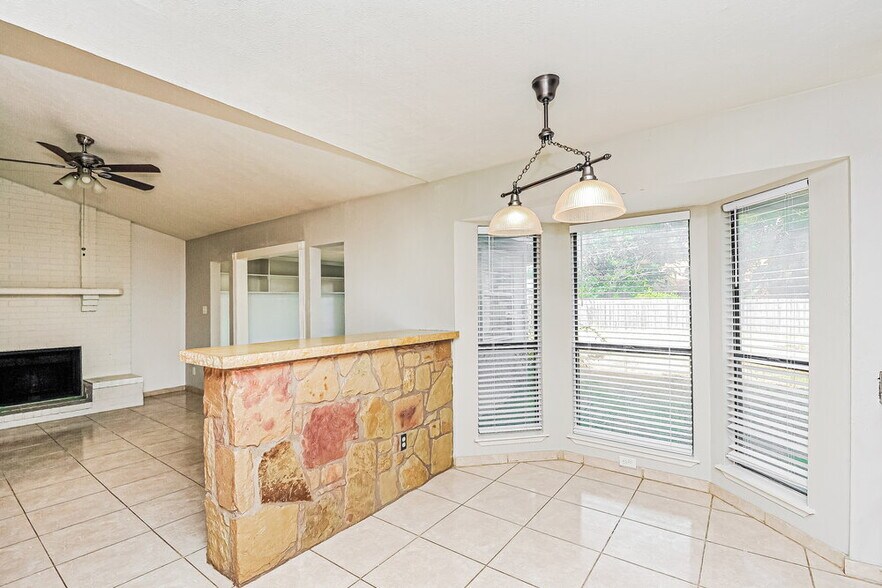 Building Photo - 7529 Ashwood Cir