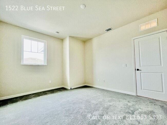 Building Photo - 1522 Blue Sea St