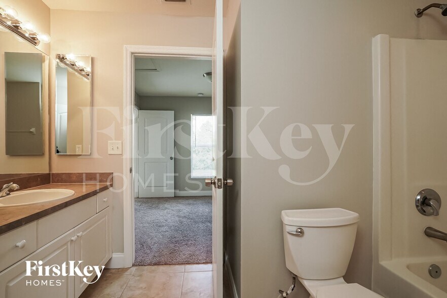 Building Photo - 3215 41st St SW