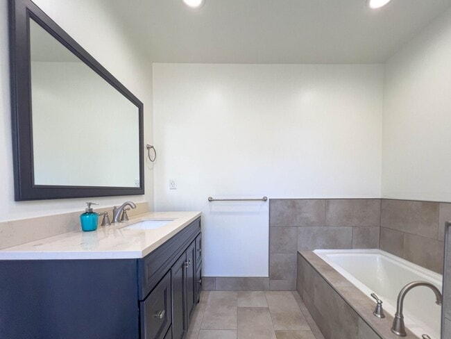 Building Photo - Spacious 3BR Home near Lake Balboa!