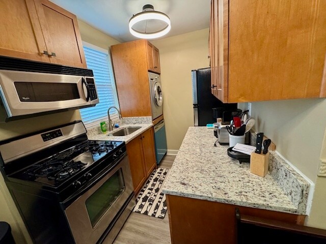 Fully equipped kitchen - 3935 S St SE