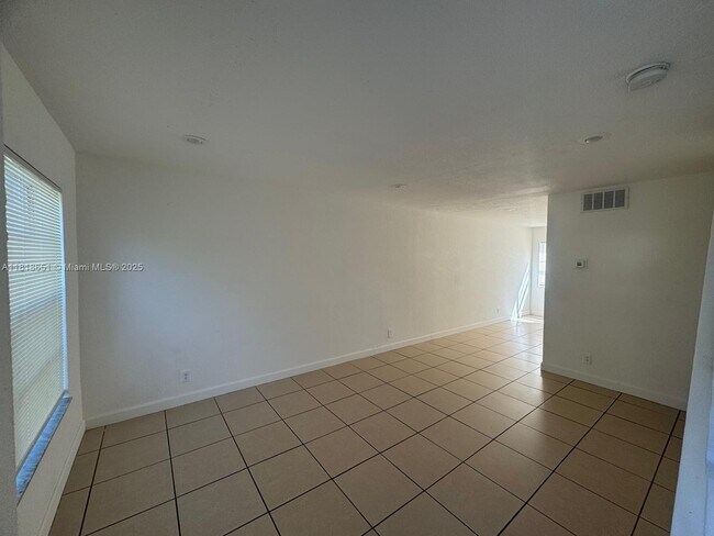 Building Photo - 4820 NW 9th Dr