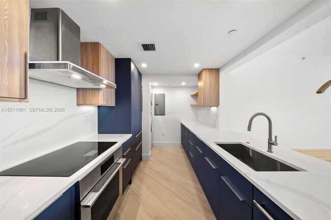 Building Photo - 3020 NE 32nd Ave