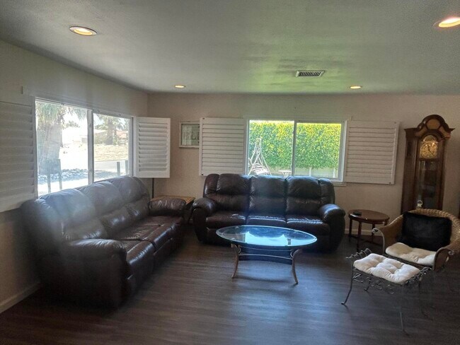 Building Photo - 64610 Pinehurst Cir
