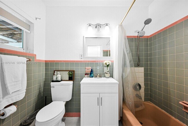 Building Photo - 6840 SW 26th Ct