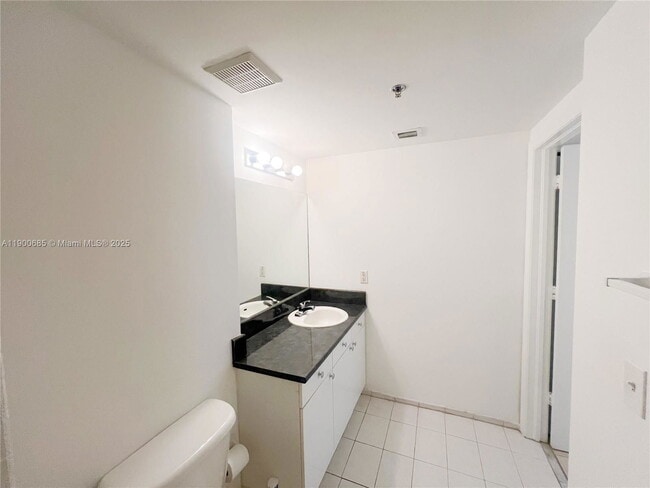 Building Photo - 9340 Fontainebleau Blvd