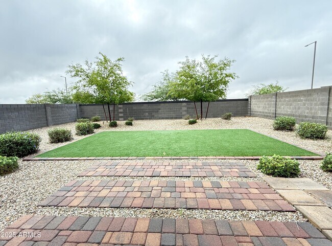 Building Photo - 17569 W Country Club Terrace