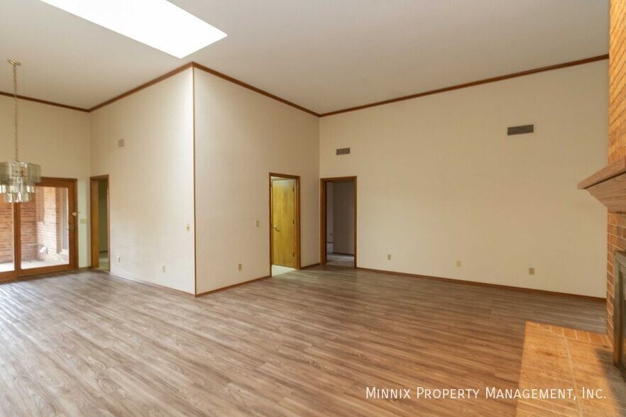 Building Photo - 3420 Sleepy Hollow Blvd