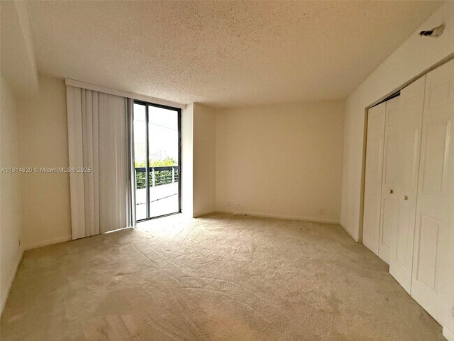 Building Photo - 3530 Mystic Pointe Dr