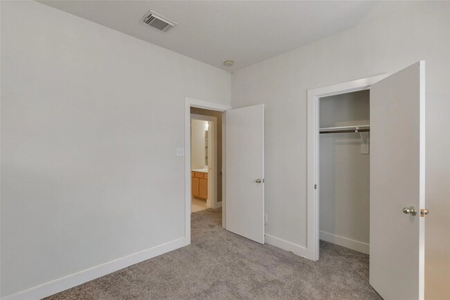 Building Photo - 407 Laurel Pine Dr