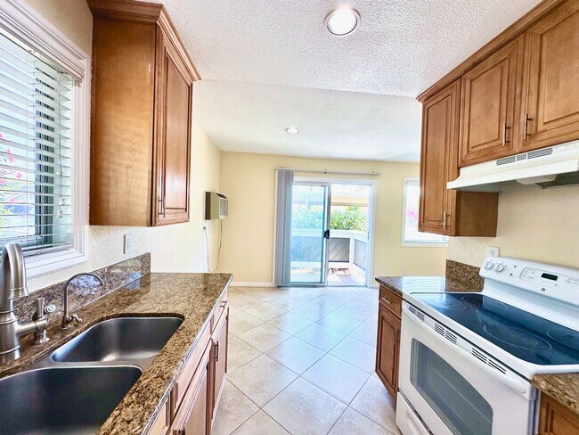 Building Photo - FOR RENT - Mira Mesa San Diego 2Br/1Ba 698...