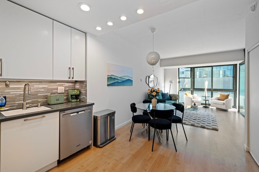 Building Photo - 1 Daniel Burnham Court