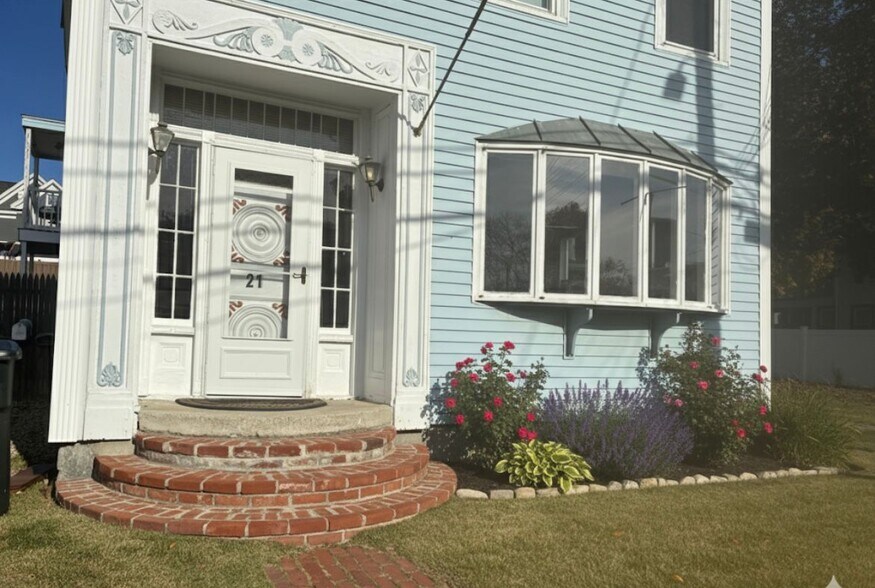 Main Door - 21 Franklin St