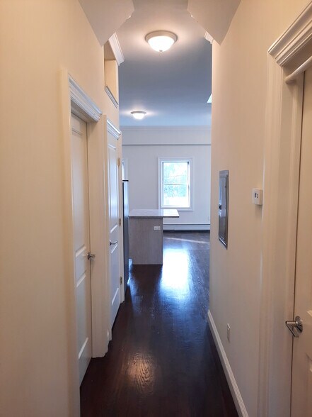 Hallway - 158 6th St