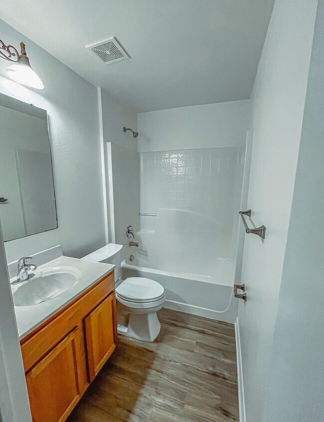 Building Photo - North Lakeland Rental Home!