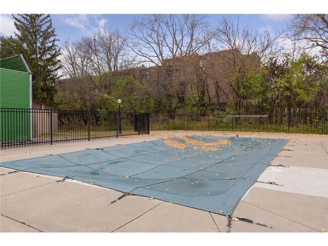 Building Photo - 6730 Vernon Ave S