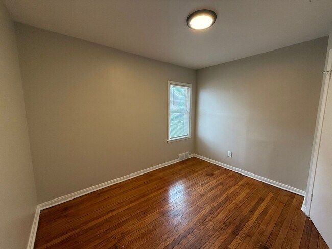Building Photo - Renovated 3-Bedroom Home – 50% Off First M...