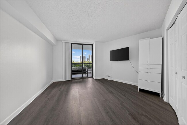 Building Photo - 3530 Mystic Pointe Dr