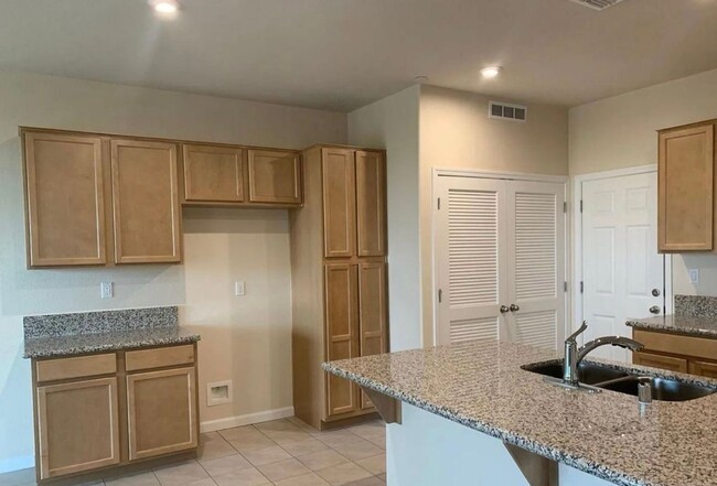 Building Photo - Beautiful home in Sacramento! 3bed 2bath